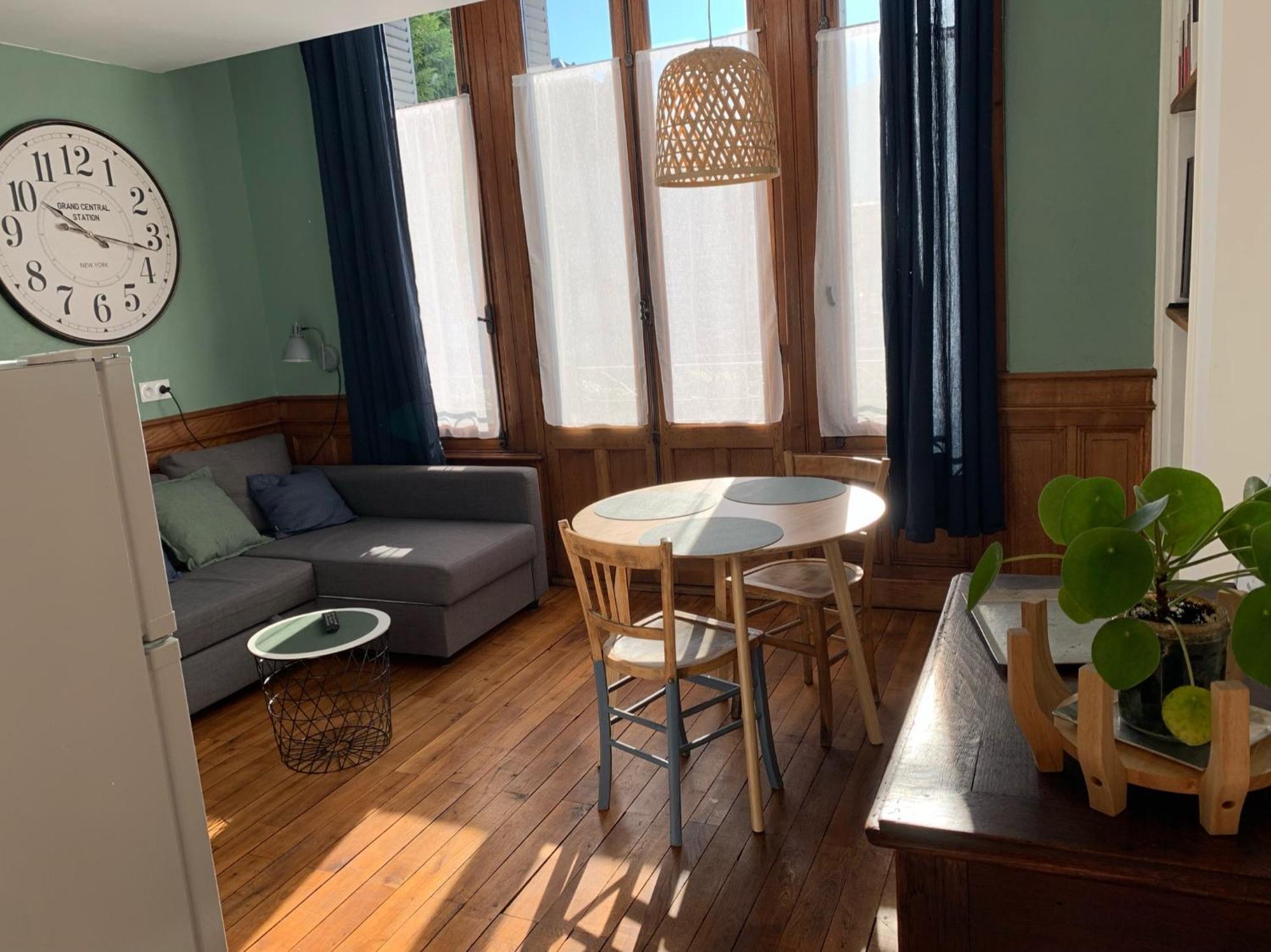A Deux Pas De La Gare, La Maison Rouge Албервил Екстериор снимка